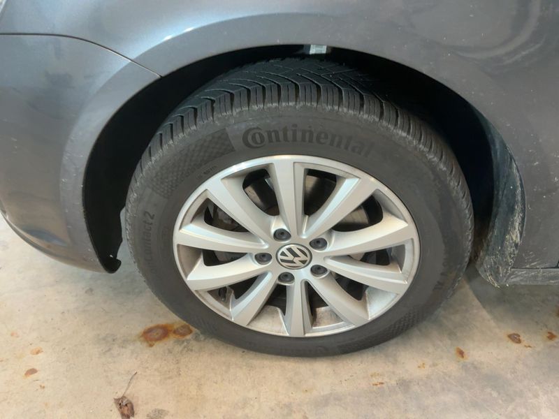 Volkswagen Touran 1.6 TDI Highline BlueMotion Tech 2011 – снимка 16