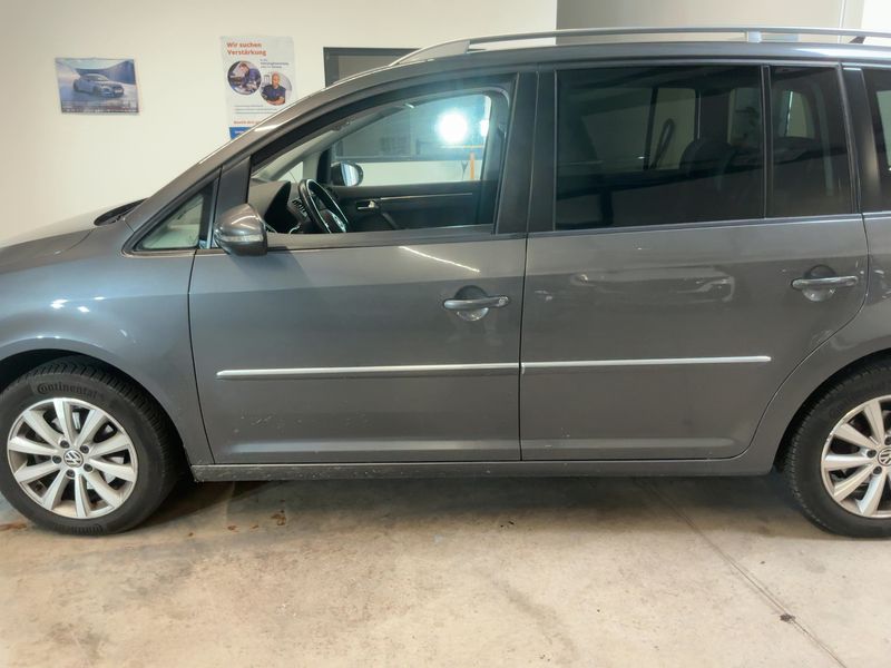 Volkswagen Touran 1.6 TDI Highline BlueMotion Tech 2011 – снимка 4