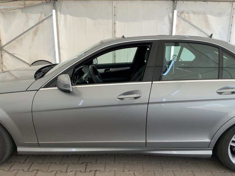 Mercedes-Benz C-Klasse C 350 CGI 4Matic BlueEfficiency Avantgarde 2013 – снимка 4