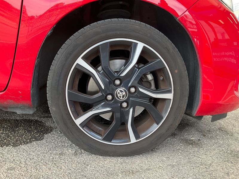 Toyota Yaris 1.5 Hybrid Active 2016 – снимка 11