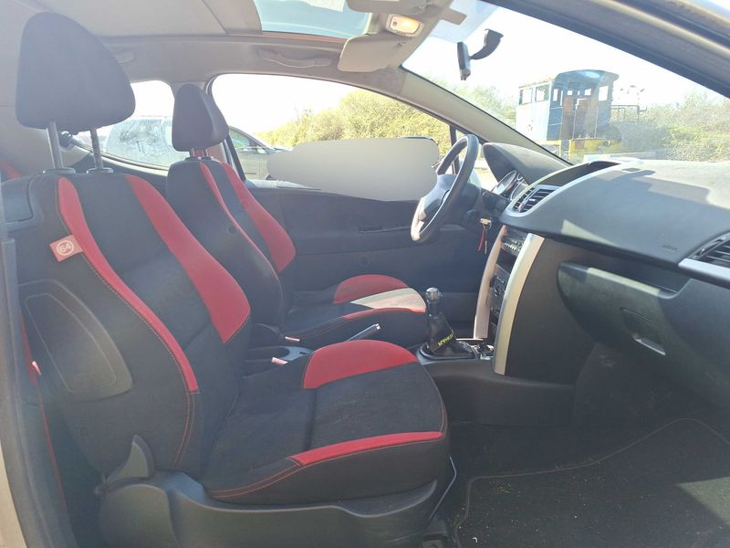 Peugeot 207 1.6 HDi Série 64 2009 – снимка 10