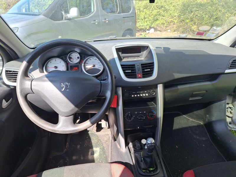 Peugeot 207 1.6 HDi Série 64 2009 – снимка 11