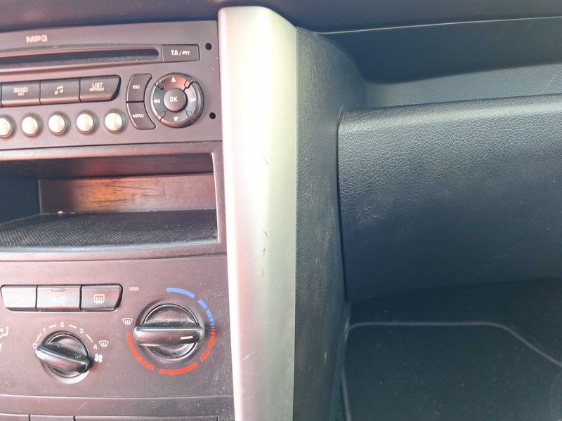 Peugeot 207 1.6 HDi Série 64 2009 – снимка 53