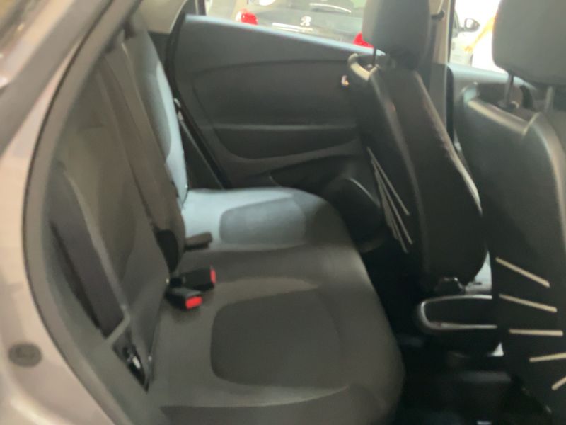 Renault Captur 1.2 TCe Zen 2015 – снимка 19