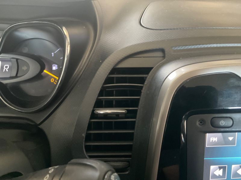 Renault Captur 1.2 TCe Zen 2015 – снимка 24