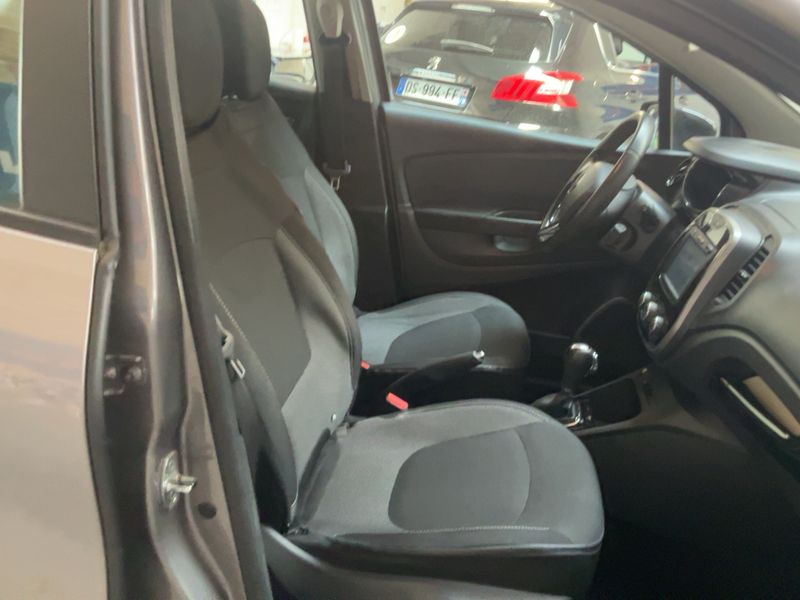 Renault Captur 1.2 TCe Zen 2015 – снимка 16