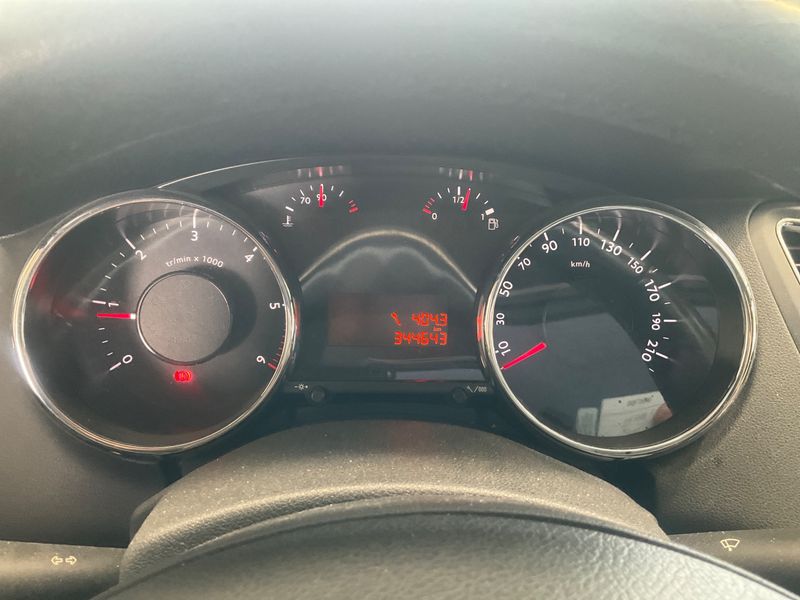 Peugeot 5008 1.6 HDi Active 2012 – снимка 4