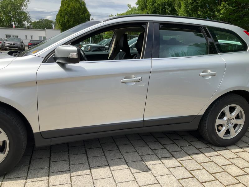 Volvo XC60 2.4 D5 Momentum AWD 2011 – снимка 4