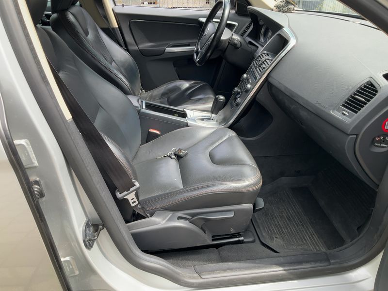Volvo XC60 2.4 D5 Momentum AWD 2011 – снимка 17