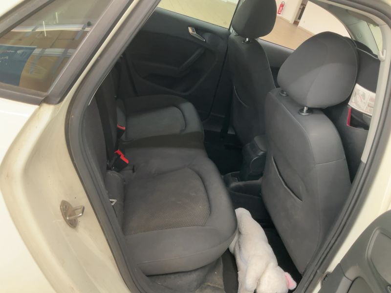 Audi A1 Sportback 1.2 TFSI Attraction 2012 – снимка 19
