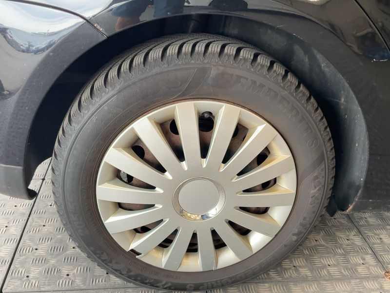 Volkswagen Touran 2.0 TDI Highline 2010 – снимка 18