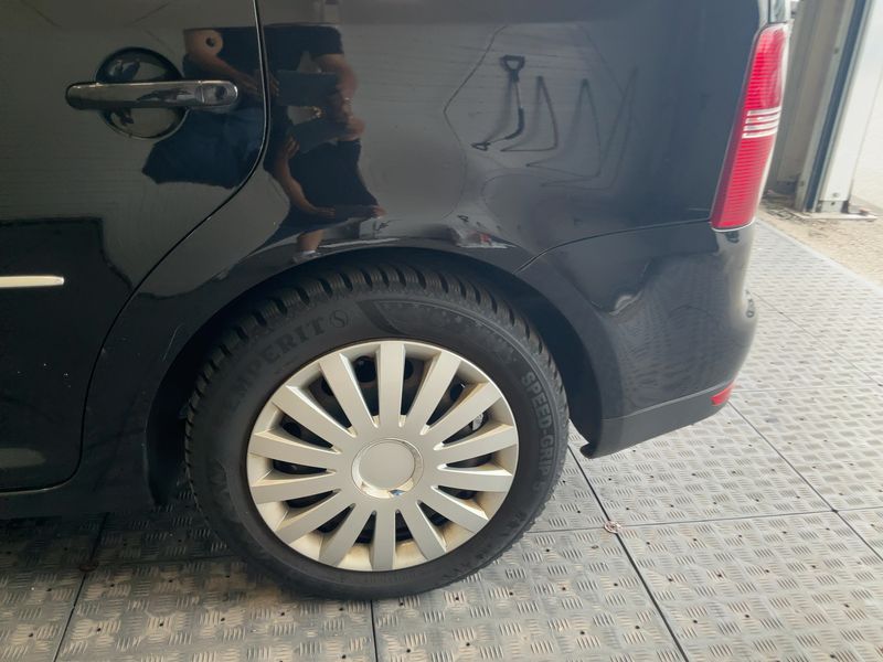 Volkswagen Touran 2.0 TDI Highline 2010 – снимка 17