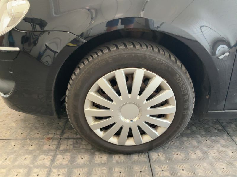 Volkswagen Touran 2.0 TDI Highline 2010 – снимка 16