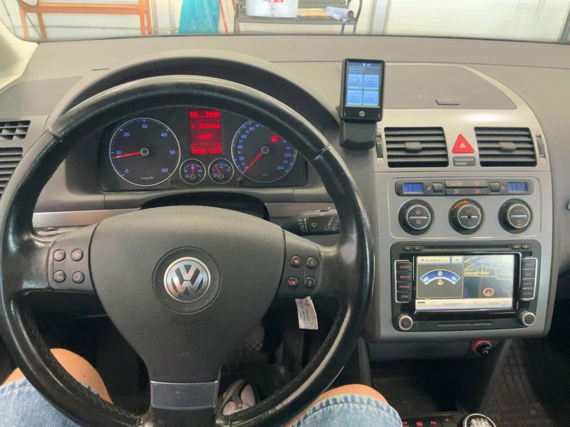 Volkswagen Touran 2.0 TDI Highline 2010 – снимка 12