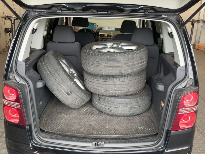 Volkswagen Touran 2.0 TDI Highline 2010 – снимка 10