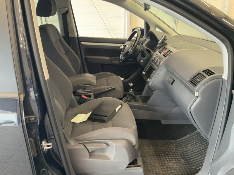 Volkswagen Touran 2.0 TDI Highline 2010 – снимка 11
