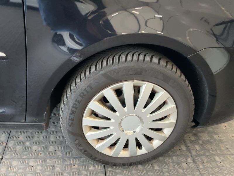 Volkswagen Touran 2.0 TDI Highline 2010 – снимка 19