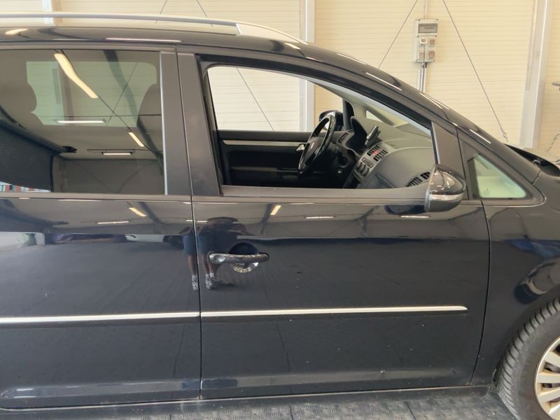 Volkswagen Touran 2.0 TDI Highline 2010 – снимка 7