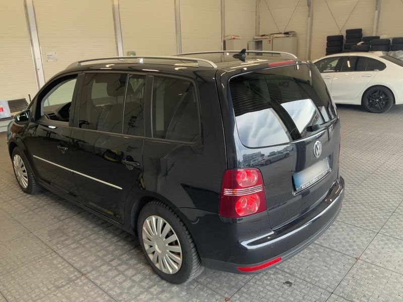 Volkswagen Touran 2.0 TDI Highline 2010 – снимка 3