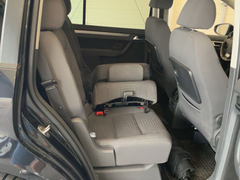 Volkswagen Touran 2.0 TDI Highline 2010 – снимка 14