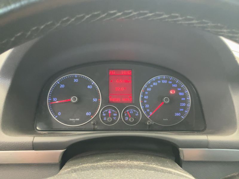 Volkswagen Touran 2.0 TDI Highline 2010 – снимка 13