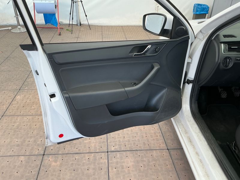 Skoda Rapid Spaceback 1.2 TSI Ambition 2015 – снимка 26