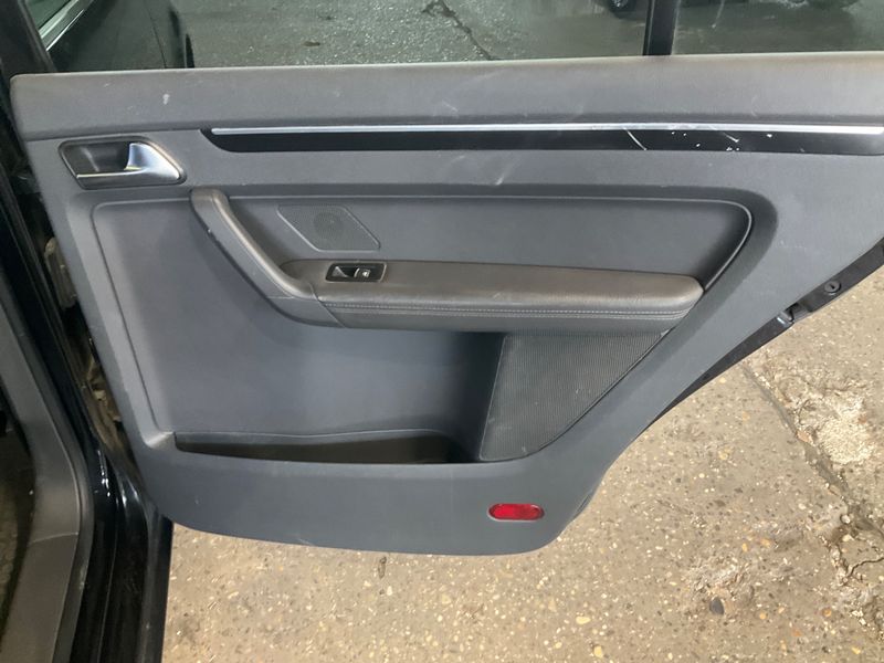 Volkswagen Touran 1.4 TSI Highline 2013 – снимка 23