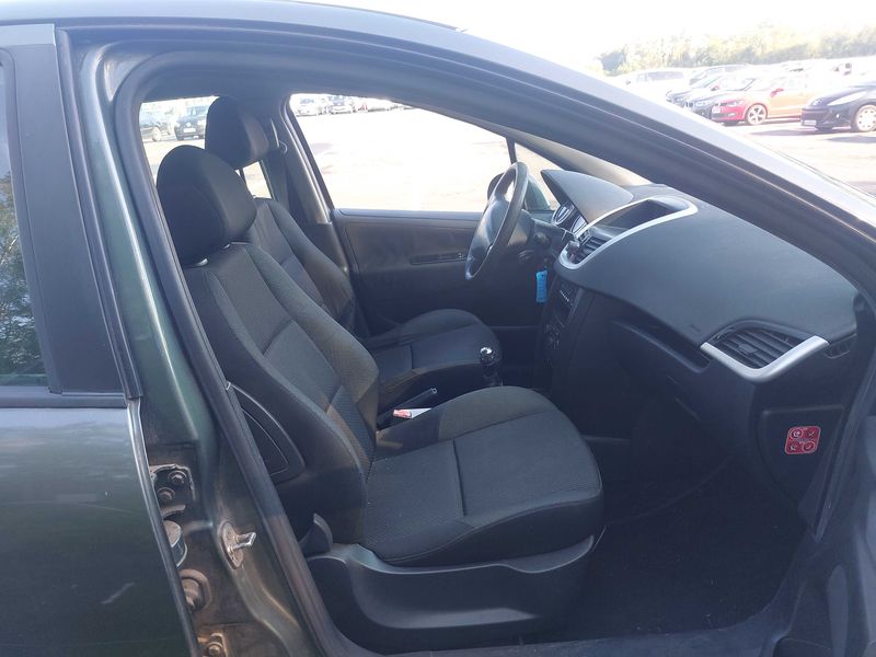 Peugeot 207 1.4 HDi Style 2009 – снимка 10