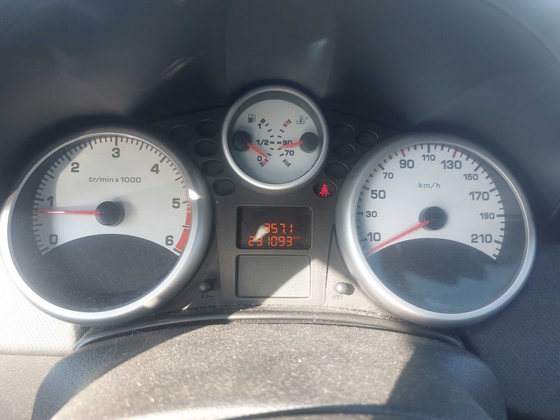 Peugeot 207 1.4 HDi Style 2009 – снимка 12