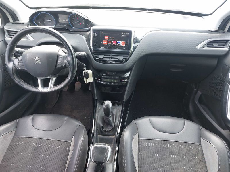 Peugeot 2008 1.2 PureTech Allure 2017 – снимка 11