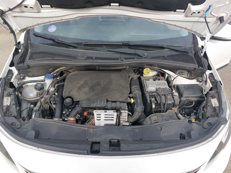 Peugeot 2008 1.2 PureTech Allure 2017 – снимка 8