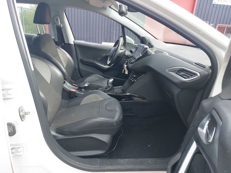 Peugeot 2008 1.2 PureTech Allure 2017 – снимка 10