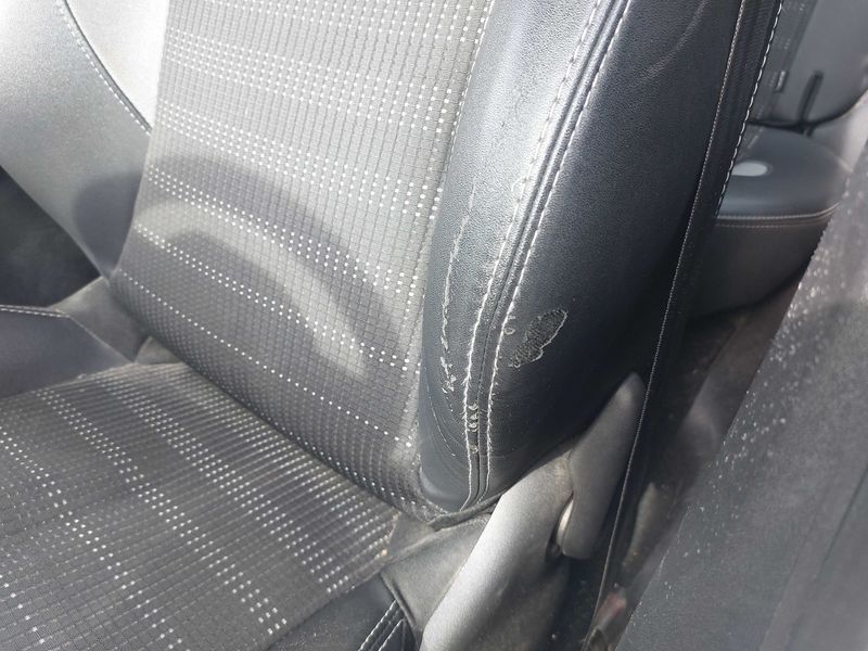 Peugeot 2008 1.2 PureTech Allure 2017 – снимка 27