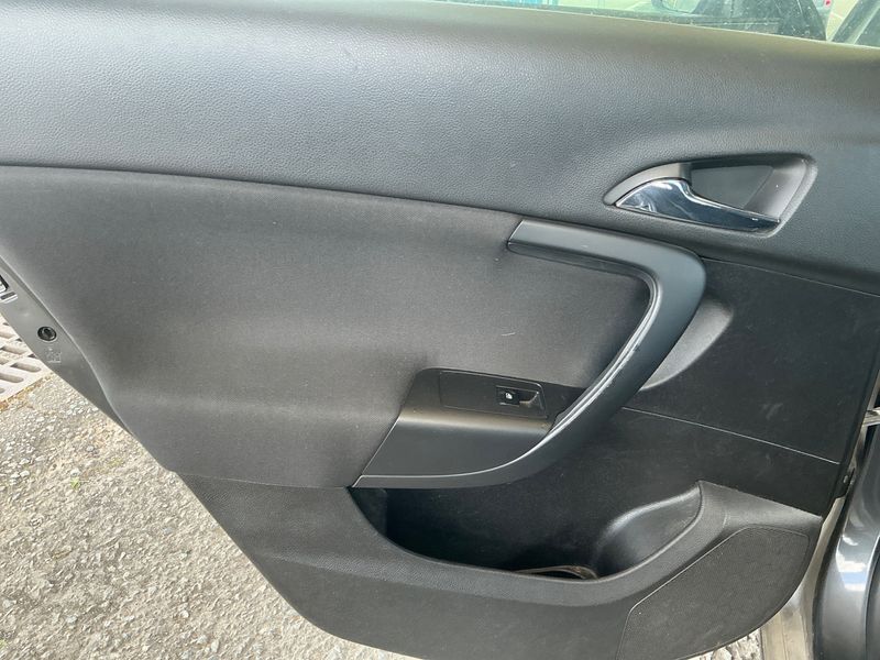 Opel Insignia 2.0 CDTI Edition 2010 – снимка на щета