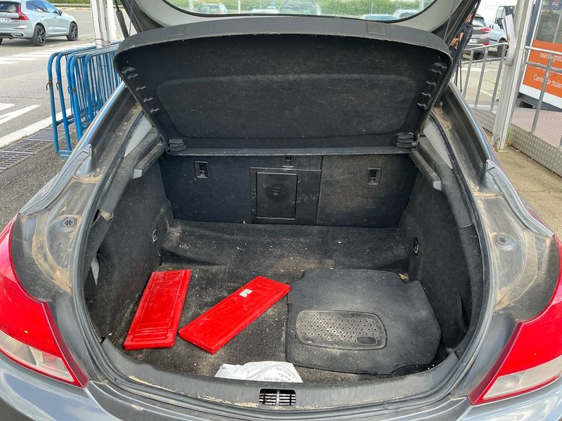 Opel Insignia 2.0 CDTI Edition 2010 – снимка на щета