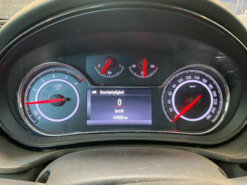 Opel Insignia Sports Tourer 2.0 CDTI Innovation 2015 – снимка 18
