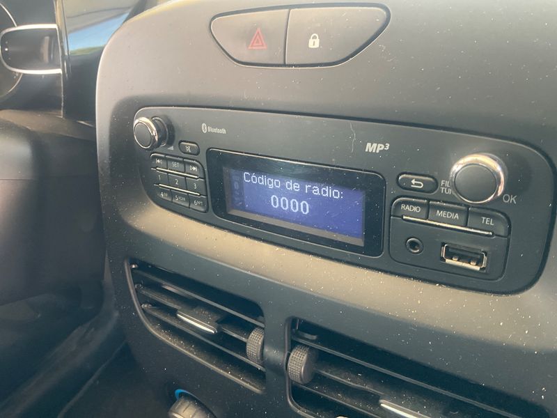 Renault Clio 1.5 dCi Business 2015 – снимка 23