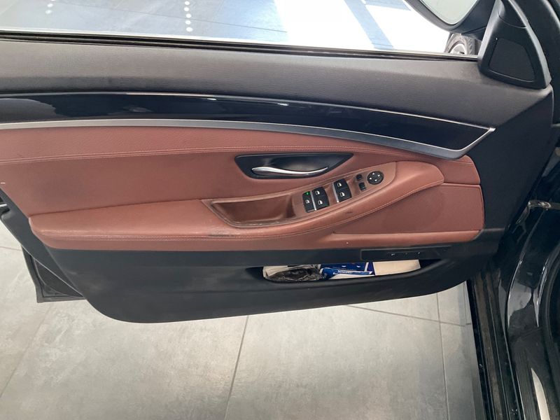 BMW 5er 530d xDrive 2015 – снимка 36