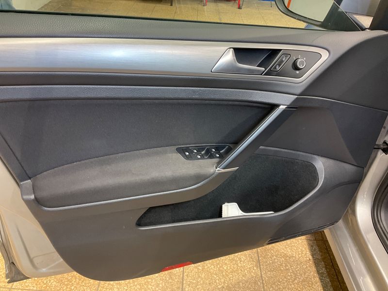 Volkswagen Golf VII 1.6 TDI Comfortline BlueMotion Tech 2015 – снимка 35