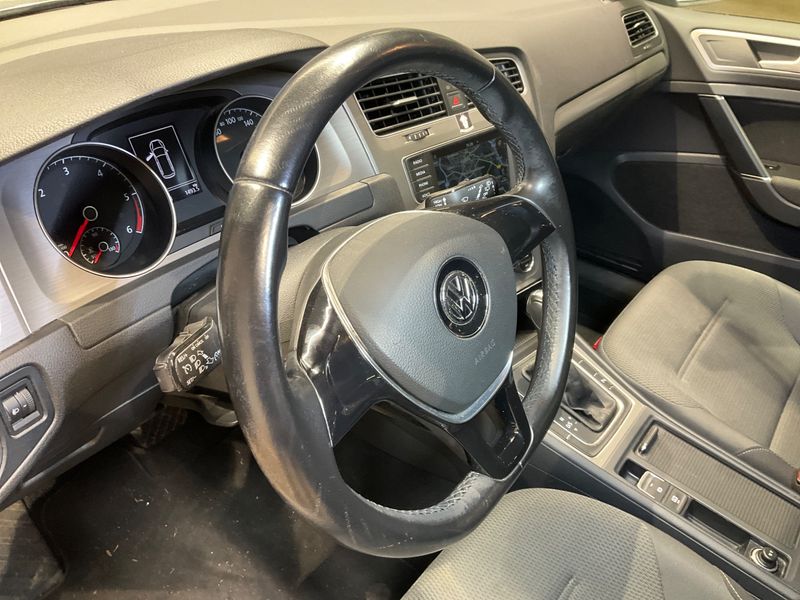 Volkswagen Golf VII 1.6 TDI Comfortline BlueMotion Tech 2015 – снимка 38