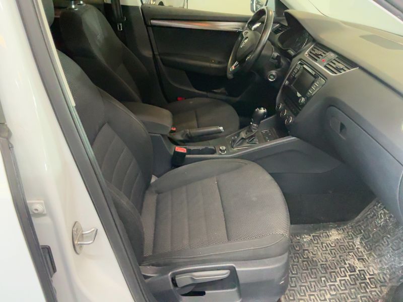Skoda Octavia 2.0 TDI Scout 4x4 2015 – снимка 17
