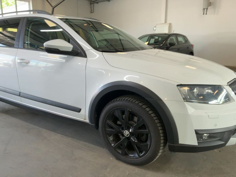 Skoda Octavia 2.0 TDI Scout 4x4 2015 – снимка 12