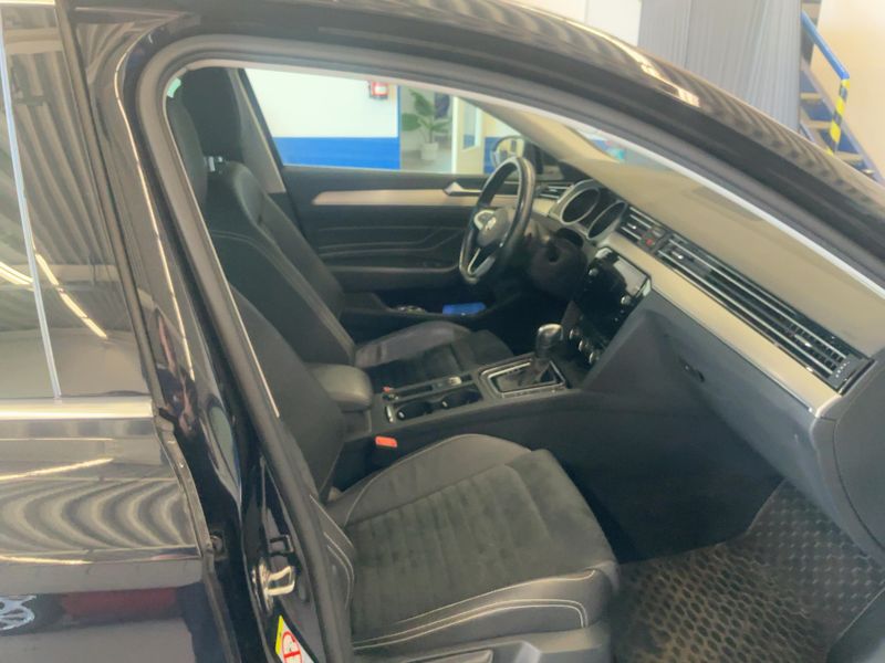Volkswagen Passat 2.0 TDI Elegance 2019 – снимка 17