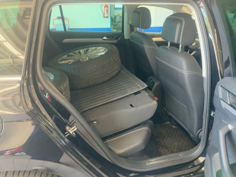 Volkswagen Passat 2.0 TDI Elegance 2019 – снимка 20