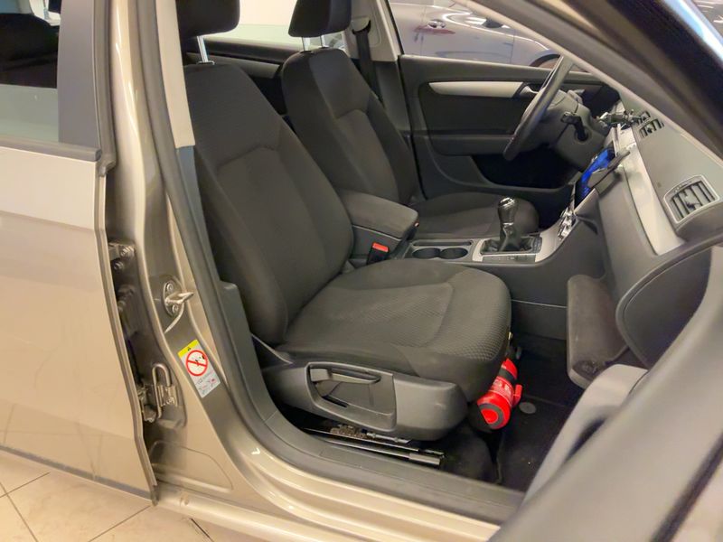 Volkswagen Passat 2.0 TDI Trendline BlueMotion Tech 2012 – снимка 11