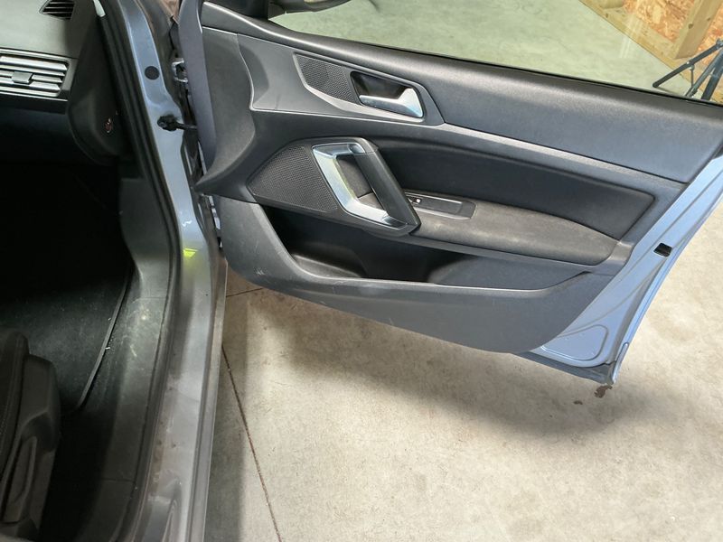 Peugeot 308 1.6 Blue-HDi Allure 2016 – снимка 24