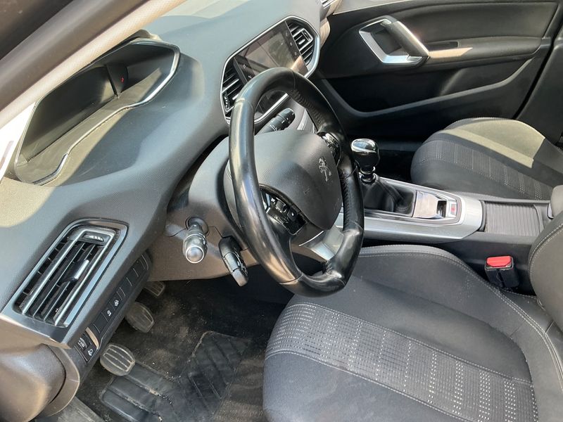 Peugeot 308 1.5 Blue-HDi Allure 2021 – снимка 23
