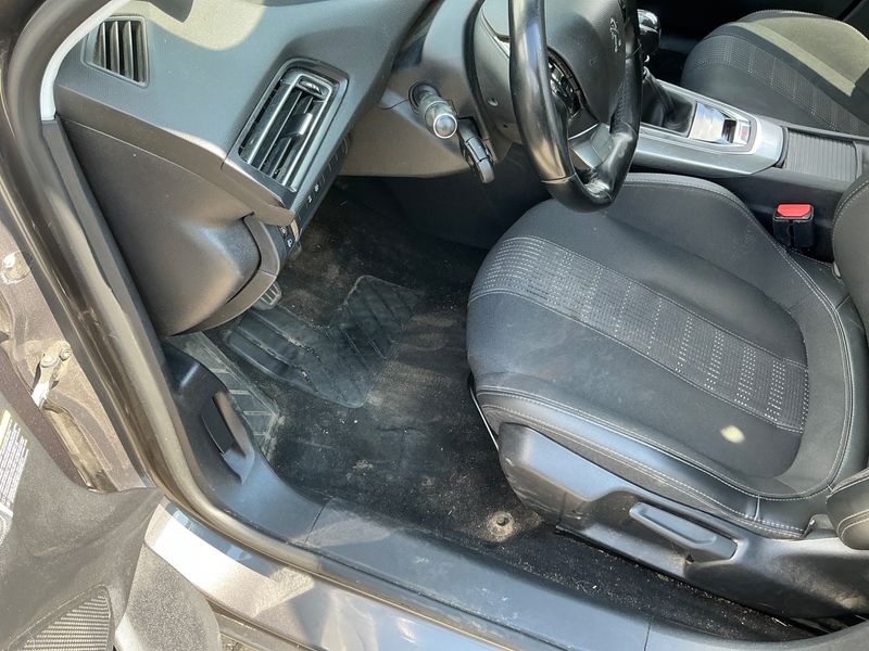 Peugeot 308 1.5 Blue-HDi Allure 2021 – снимка 35