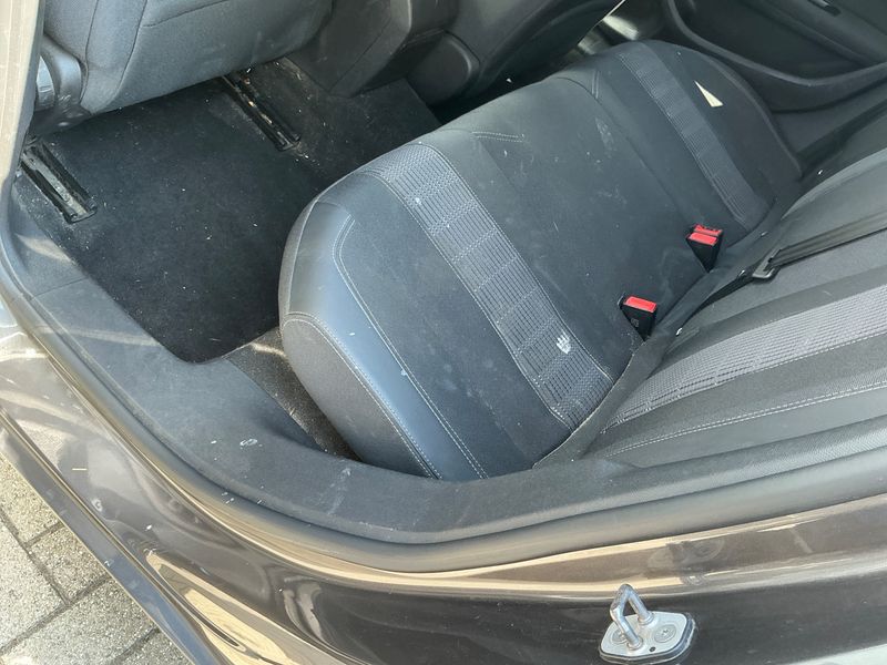 Peugeot 308 1.5 Blue-HDi Allure 2021 – снимка 33