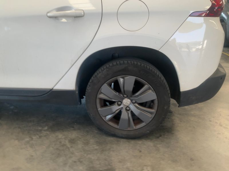 Peugeot 2008 1.6 Blue-HDi Style 2017 – снимка 18